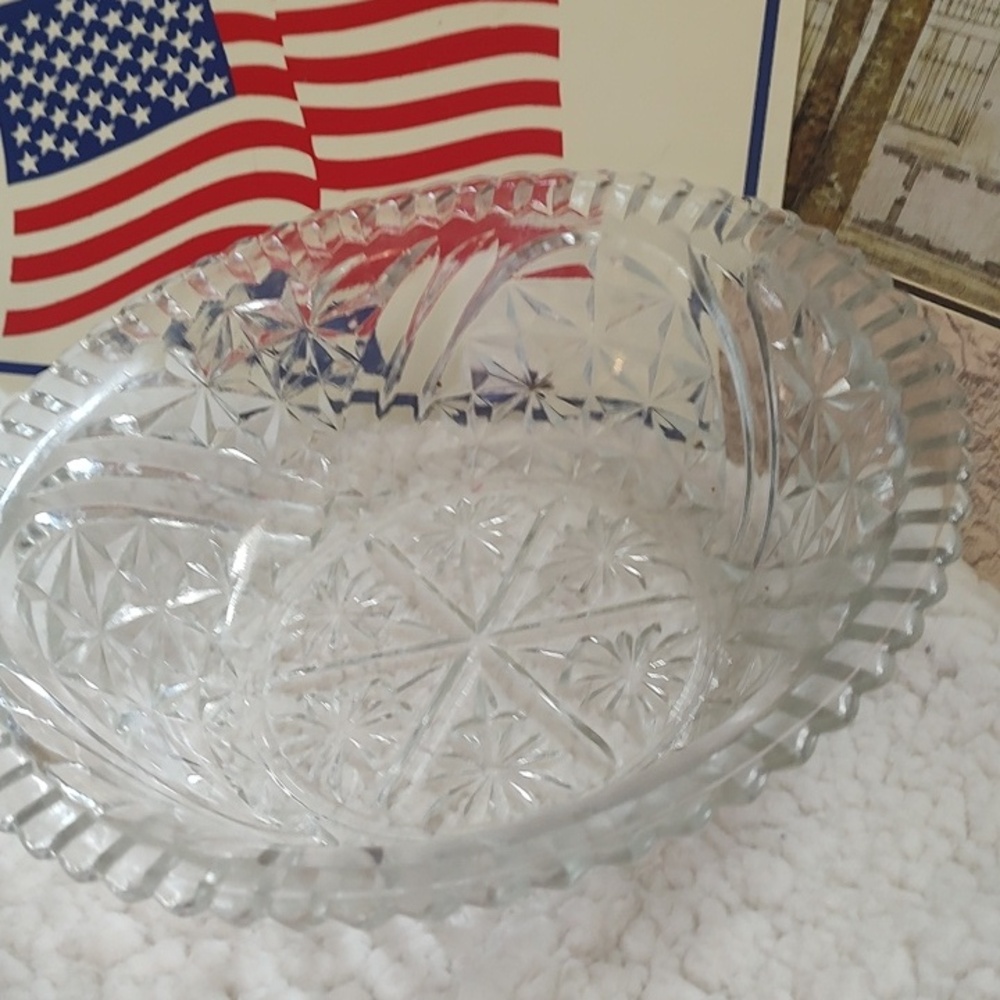 Vintage Serving Bowl - Clear Glass - Picture 2 of 8